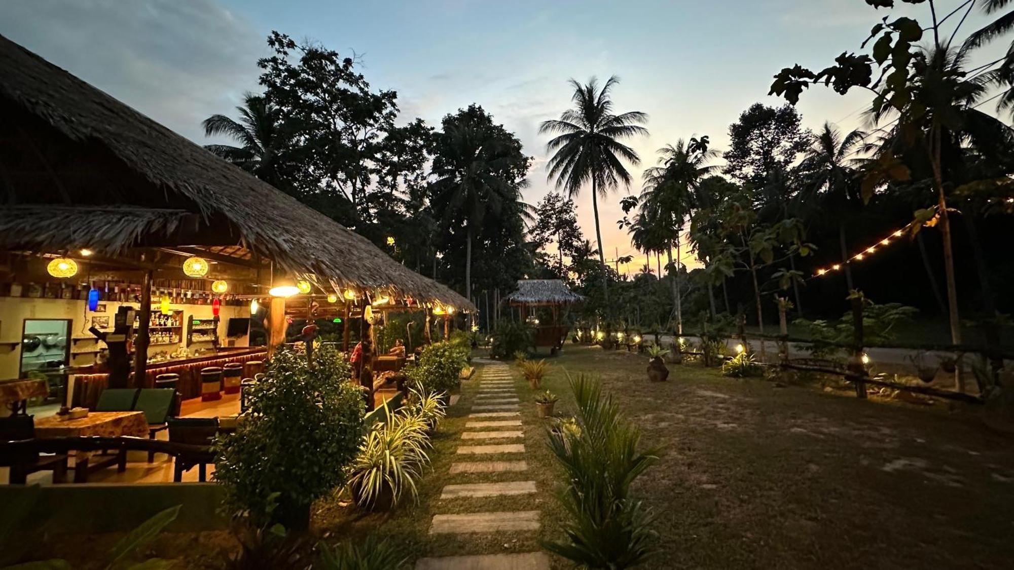 Kohjum Freedom Resort Koh Jum Exterior foto